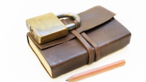 El enemigo en casa: cómo defenderse cuando las empresas que deben proteger nuestra privacidad ayudan a que nos espíen