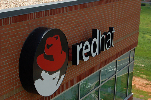 Red Hat presenta CloudForms, una plataforma de software libre para crear nubes híbridas abiertas