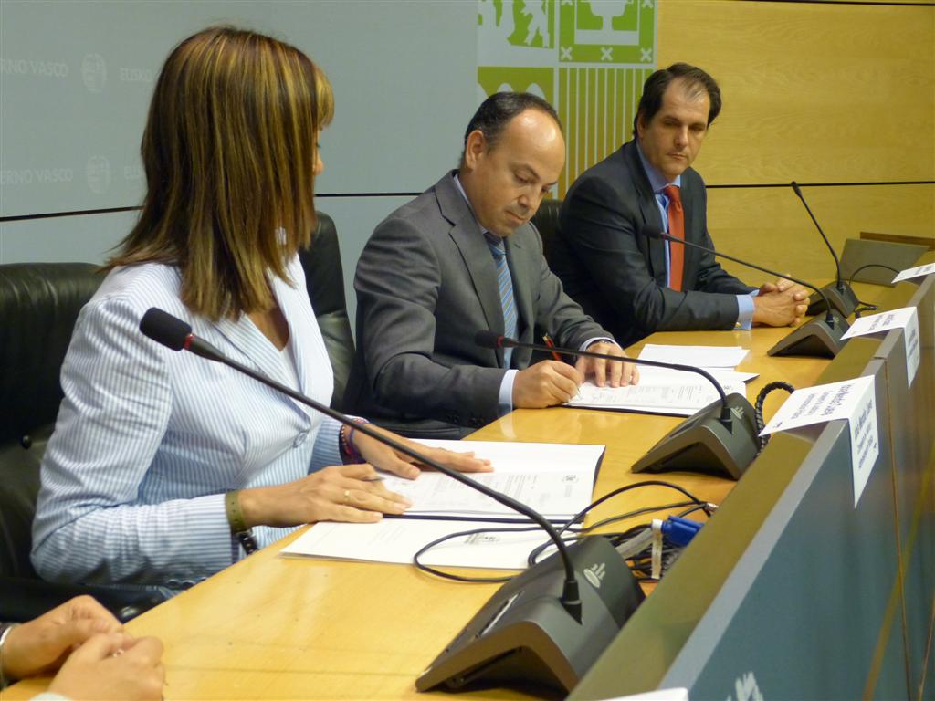 Idoia Mendia. Firma de acuerdo Oracle - Gobierno Vasco