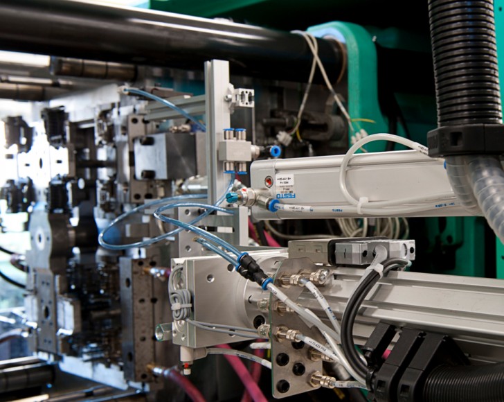 Tadesan, inyección de termoplásticos